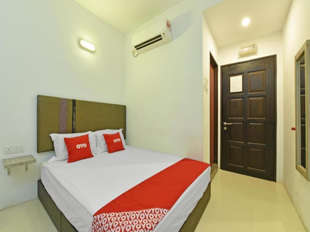 Capital O 90556 Hotel Cherita Rooms Kuantan Ngoại thất bức ảnh