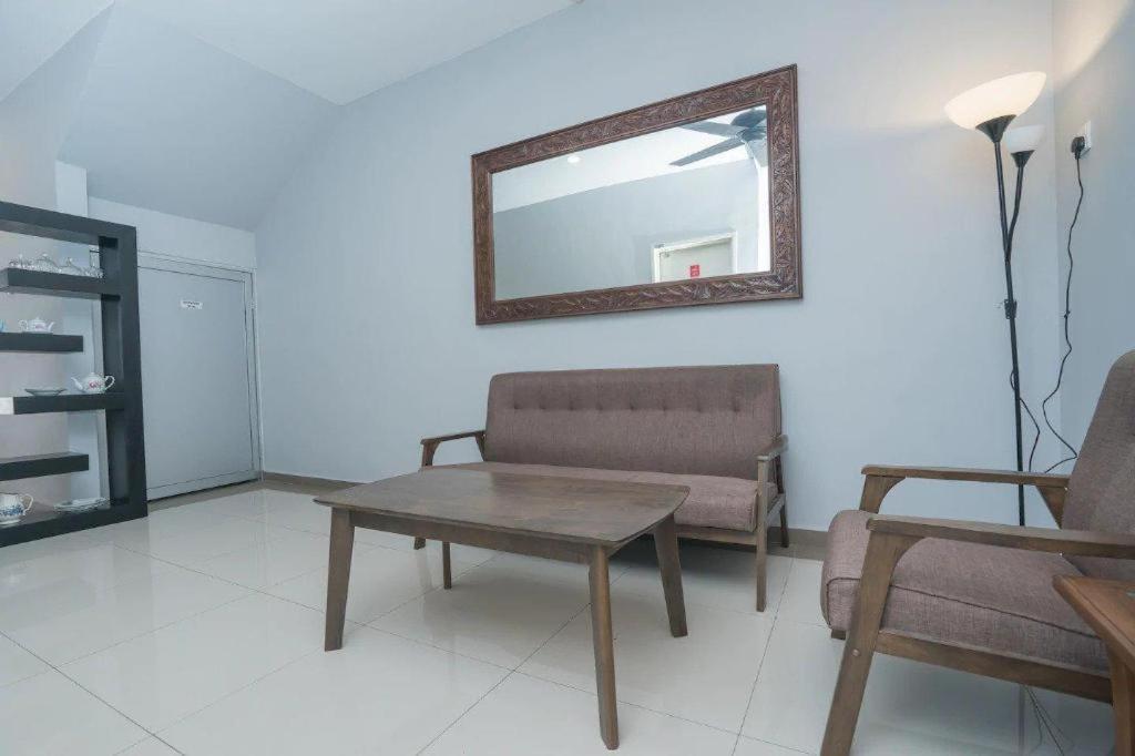 Capital O 90556 Hotel Cherita Rooms Kuantan Ngoại thất bức ảnh