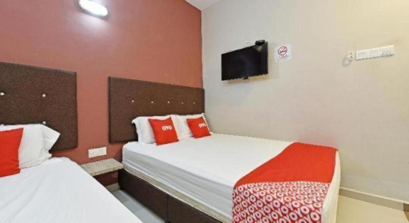 Capital O 90556 Hotel Cherita Rooms Kuantan Ngoại thất bức ảnh