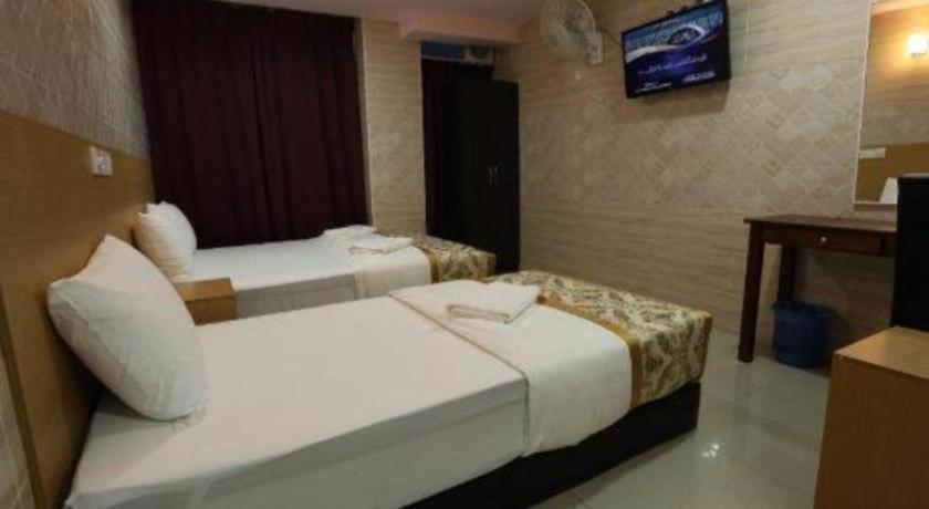 Capital O 90556 Hotel Cherita Rooms Kuantan Ngoại thất bức ảnh