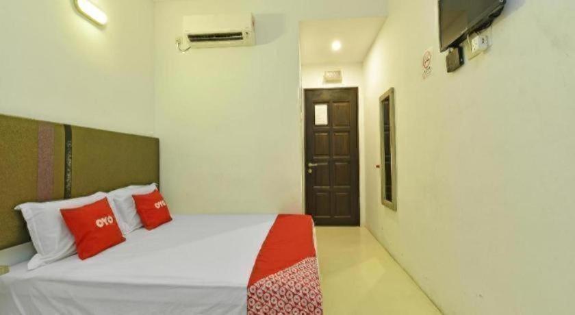 Capital O 90556 Hotel Cherita Rooms Kuantan Ngoại thất bức ảnh