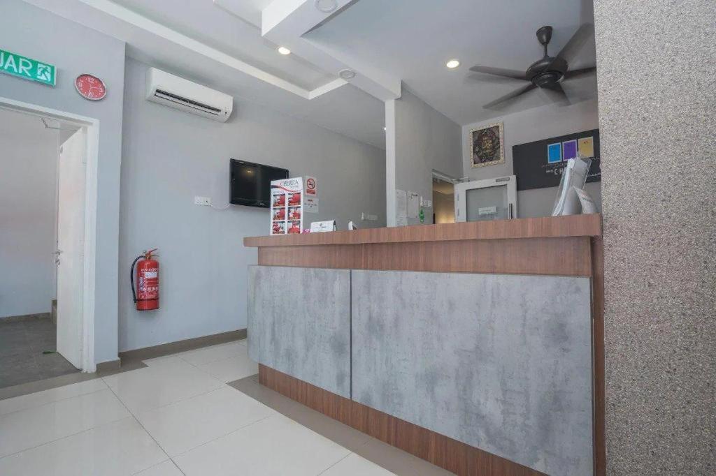 Capital O 90556 Hotel Cherita Rooms Kuantan Ngoại thất bức ảnh