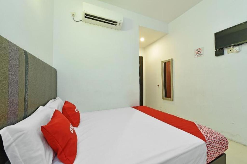 Capital O 90556 Hotel Cherita Rooms Kuantan Ngoại thất bức ảnh